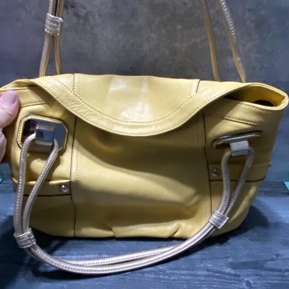 Cream/Beige leather B. Makowsky handbag - Picture 7 of 9